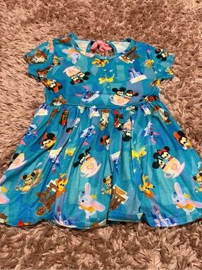 Disneyland Mickey and friends Character Print Short Sleeve Dress size Xs